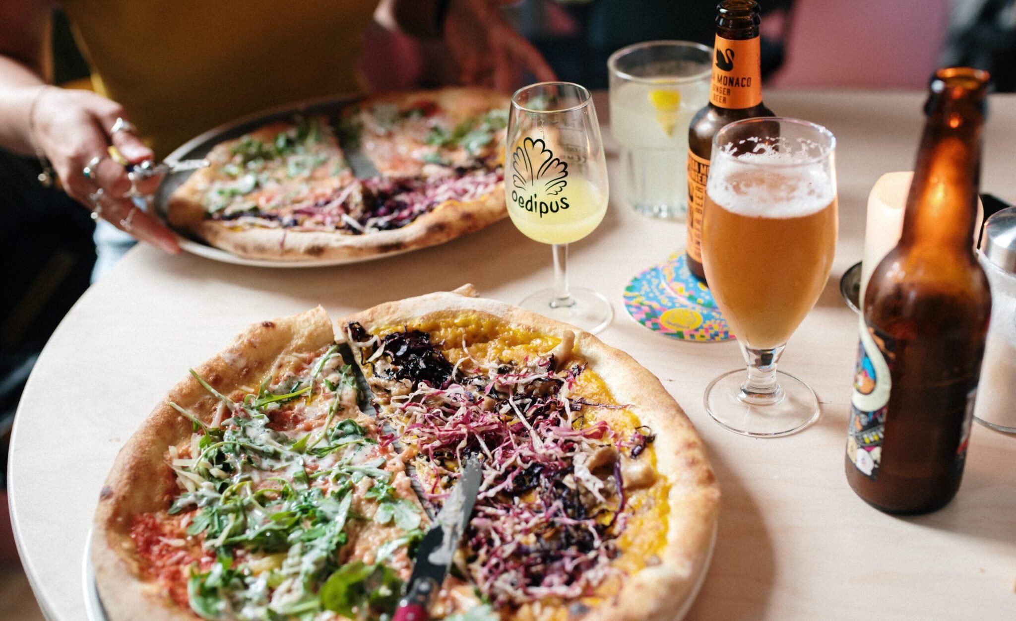 pizza en bier foto